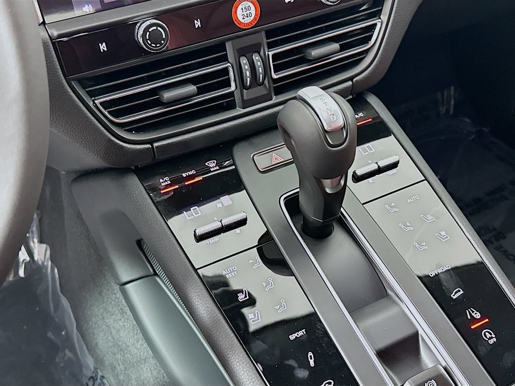 New 2026 Porsche Macan GTS AWD/4WD image 19