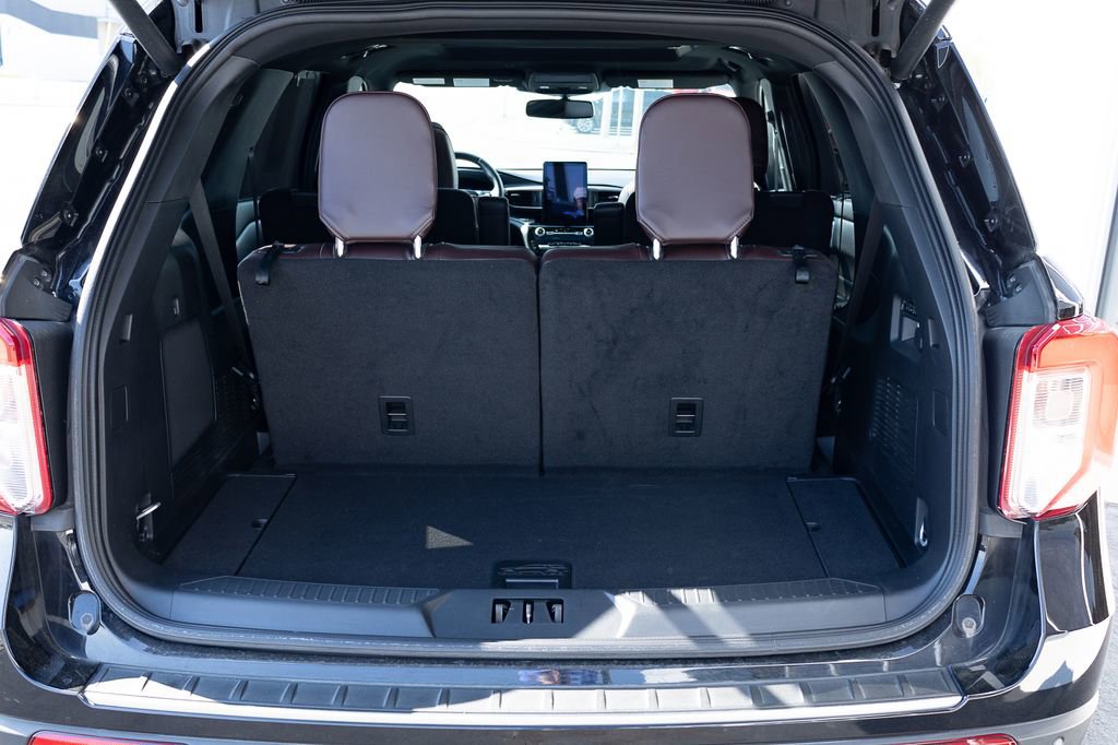 Used 2023 Ford Explorer Platinum w/ Technology Package AWD/4WD image 31