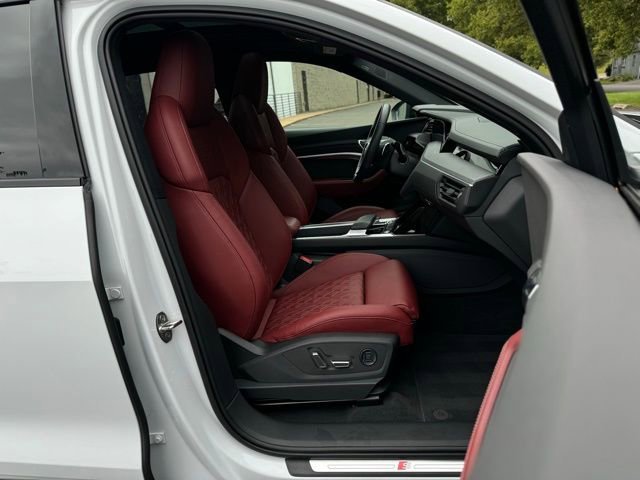 Used 2023 Audi e-tron S Prestige image 13
