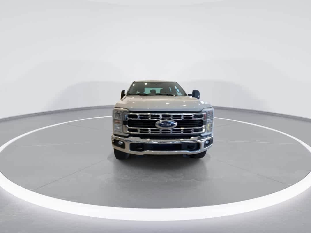 Used 2023 Ford F350 XLT w/ 360-Degree Camera Package AWD/4WD image 3