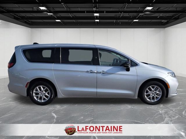 Used 2024 Chrysler Pacifica Touring-L FWD image 6