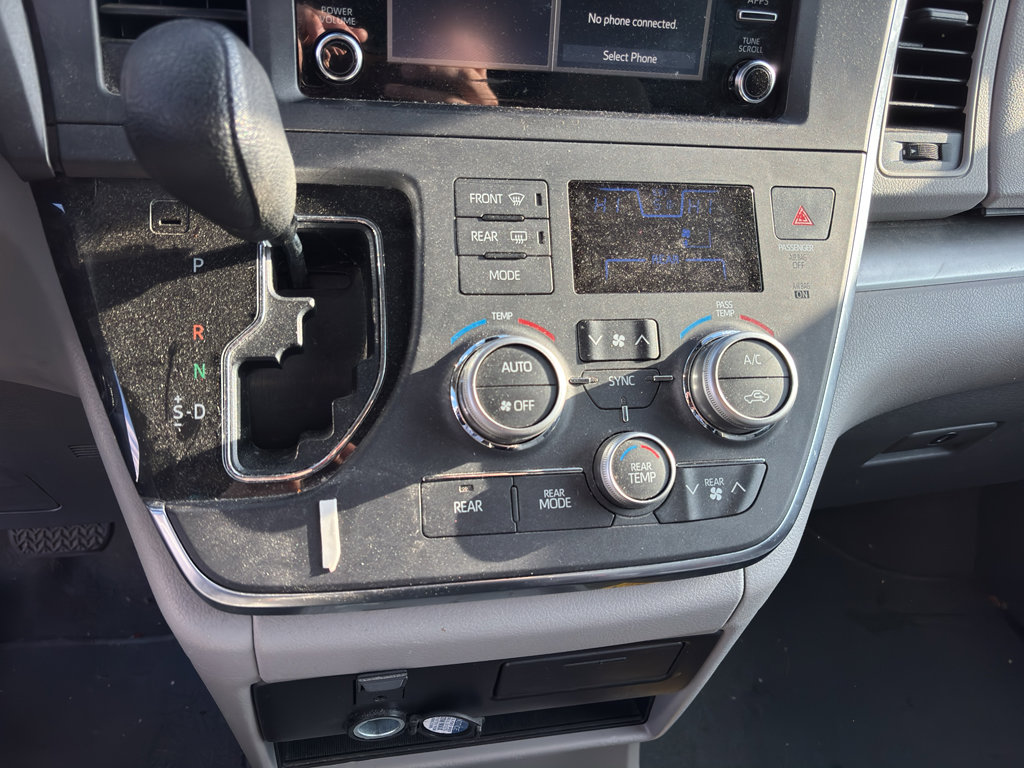 Used 2018 Toyota Sienna L FWD image 12