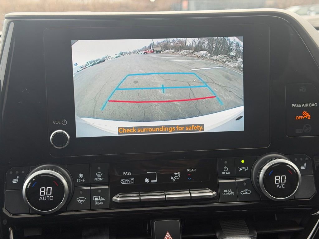 Used 2023 Toyota Highlander XLE image 31