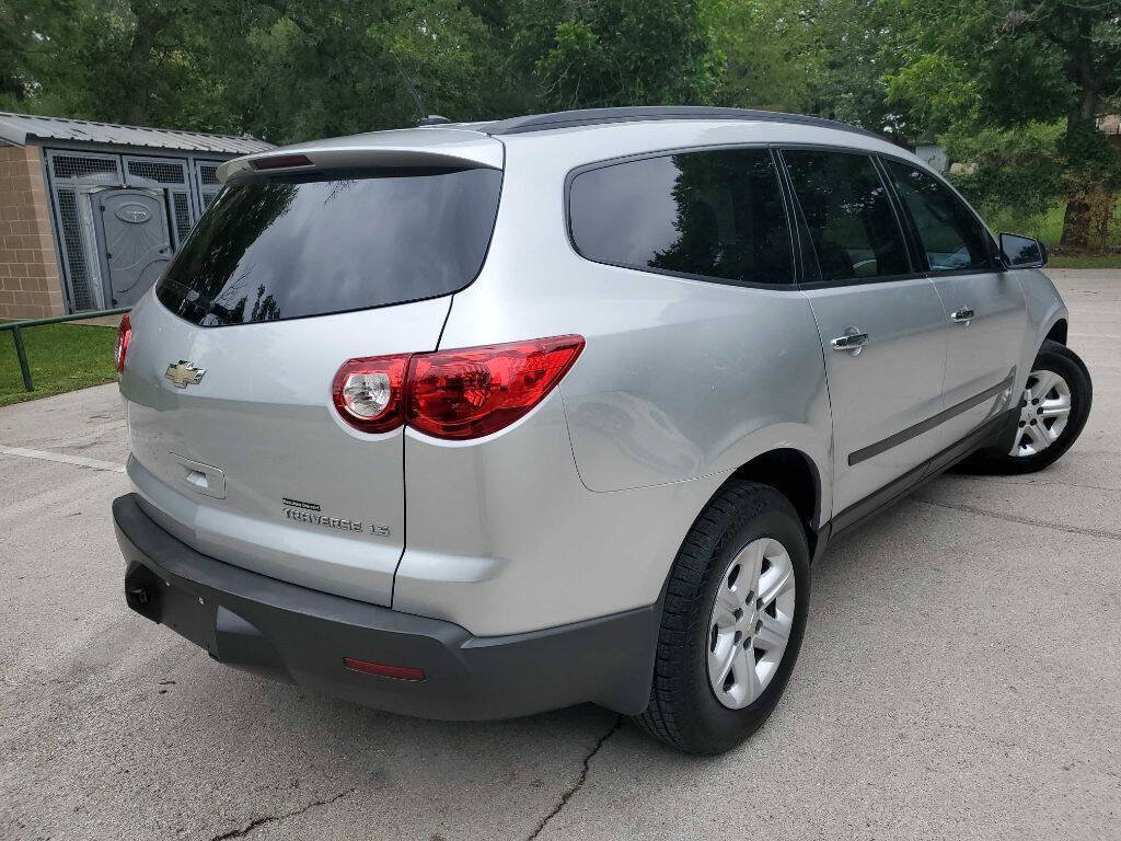 Used 2011 Chevrolet Traverse LS FWD image 3