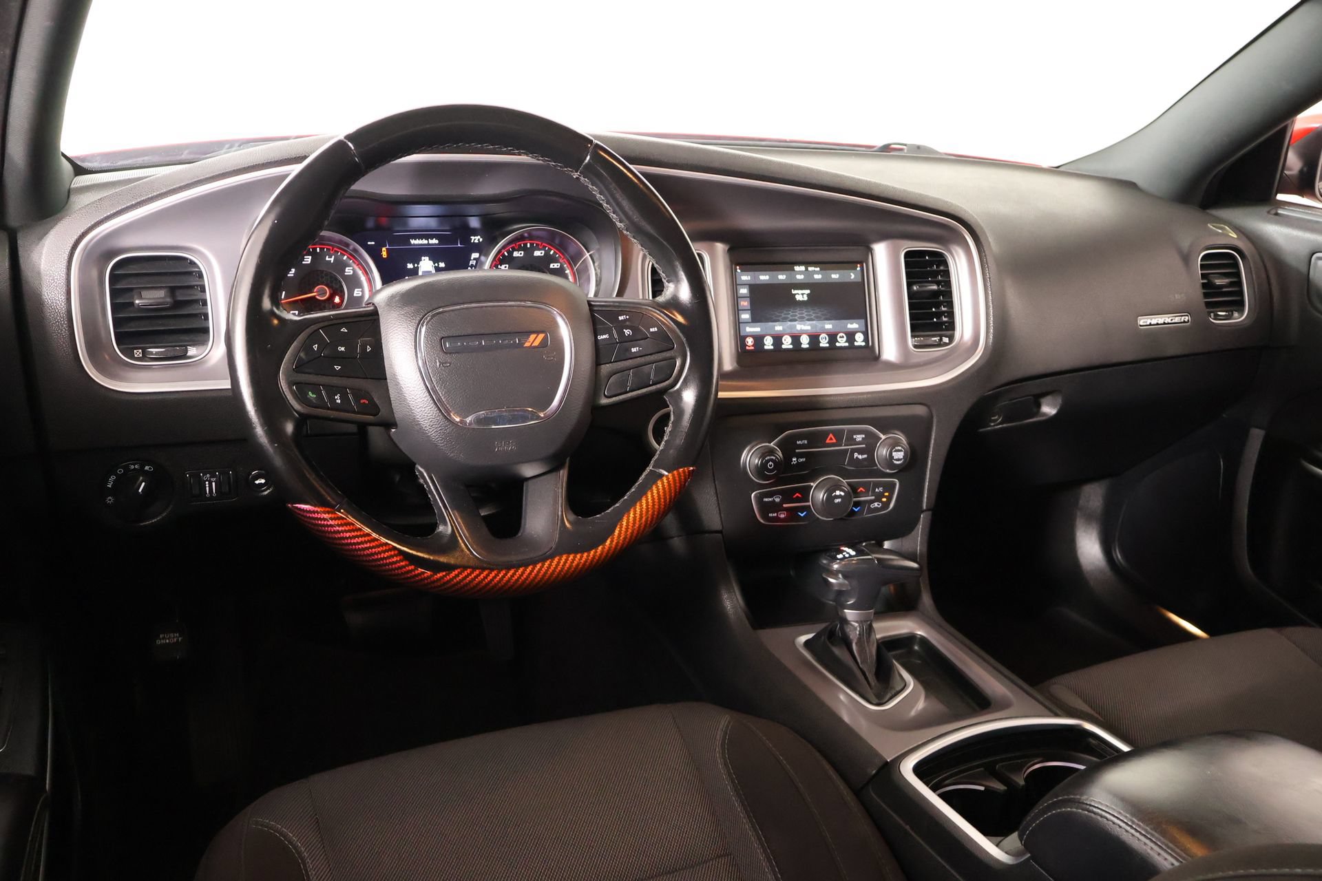 Used 2022 Dodge Charger SXT RWD image 2