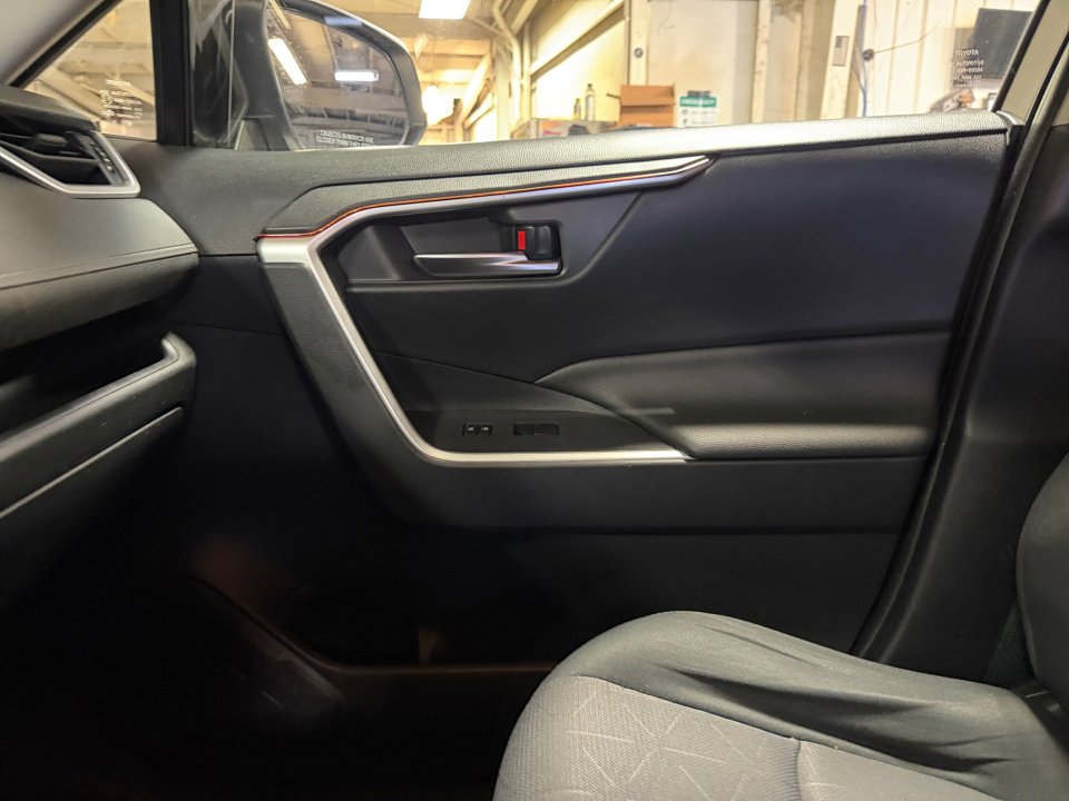 Used 2019 Toyota RAV4 XLE AWD/4WD image 35