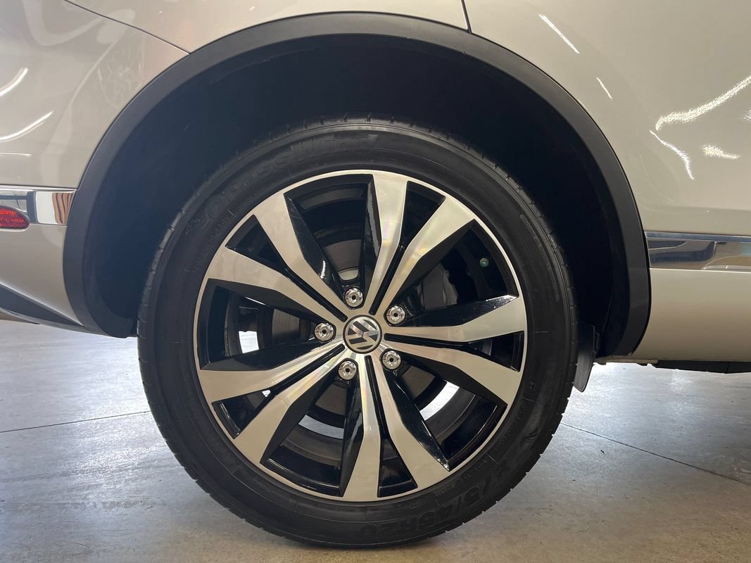 Used 2017 Volkswagen Touareg Wolfsburg Edition AWD/4WD image 32