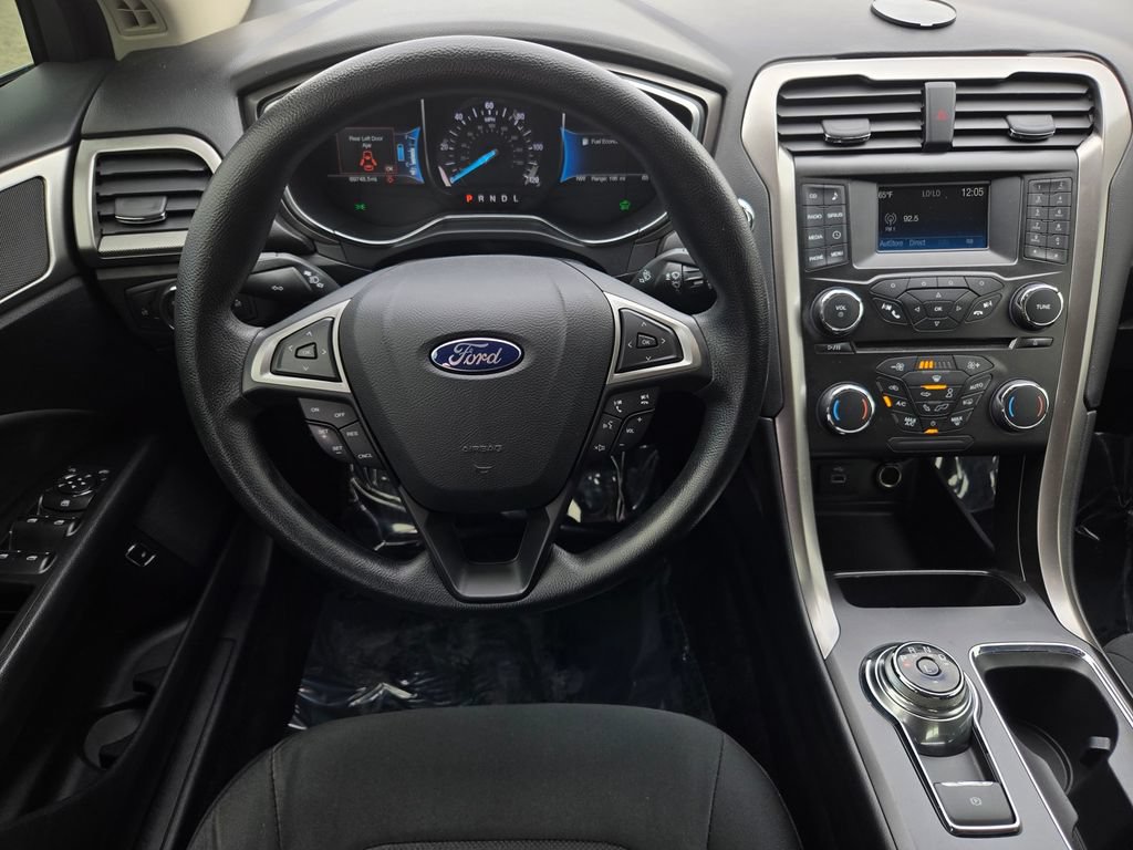 Used 2017 Ford Fusion SE FWD image 13