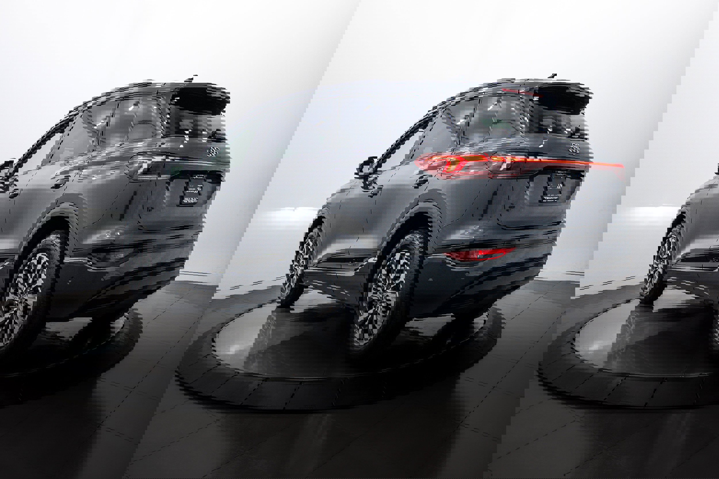 Certified 2025 Audi Q6 e-tron Premium w/ Convenience Package image 5