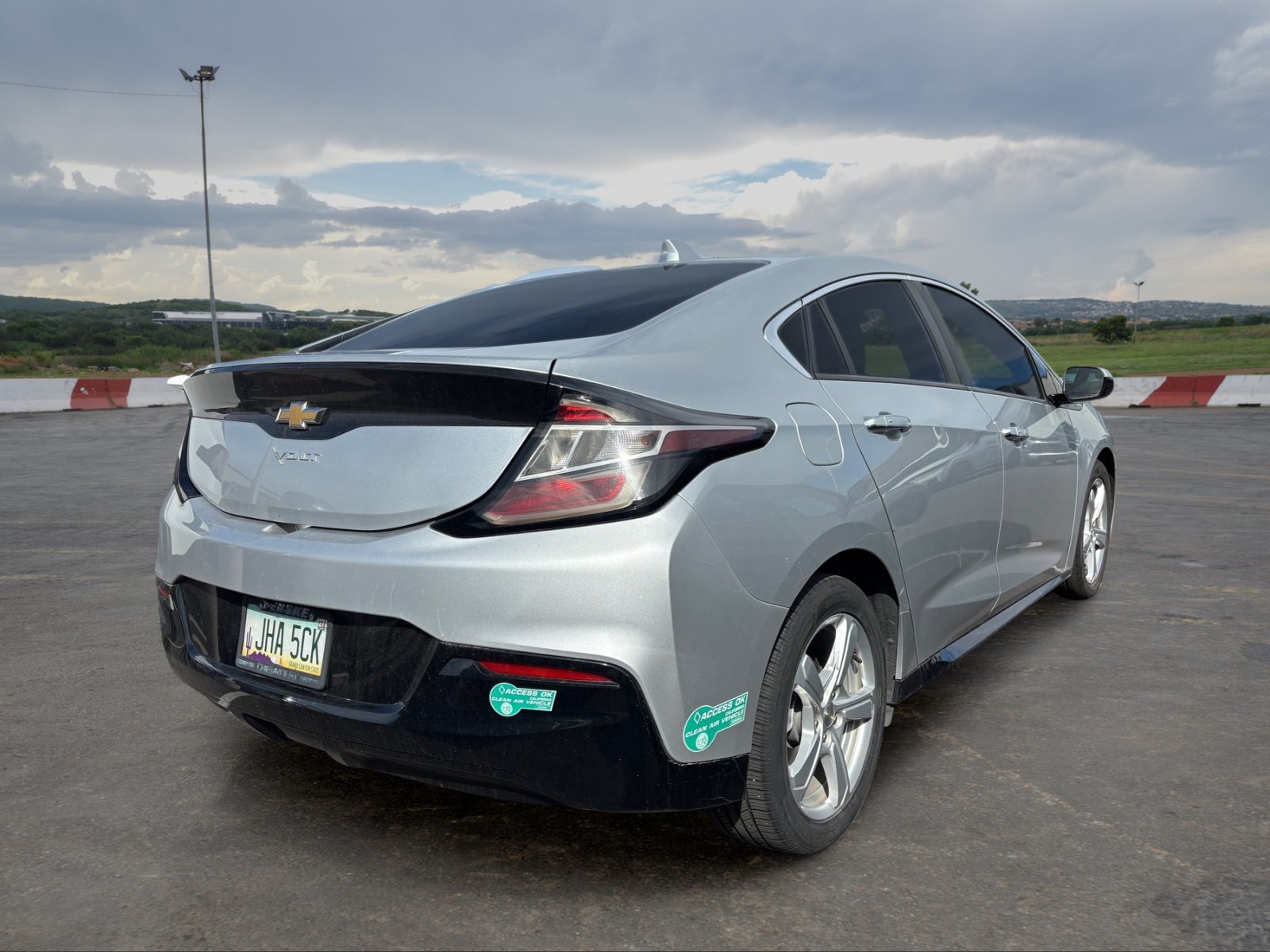 Used 2016 Chevrolet Volt LT w/ Comfort Package FWD image 3