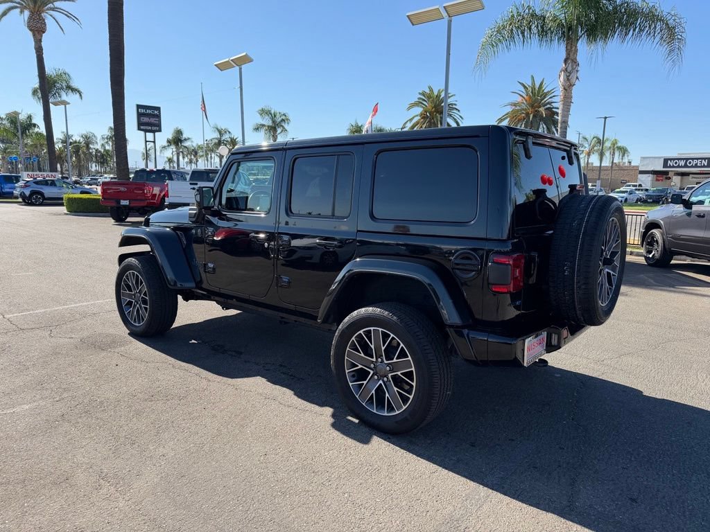 Used 2022 Jeep Wrangler Unlimited Sahara AWD/4WD image 4