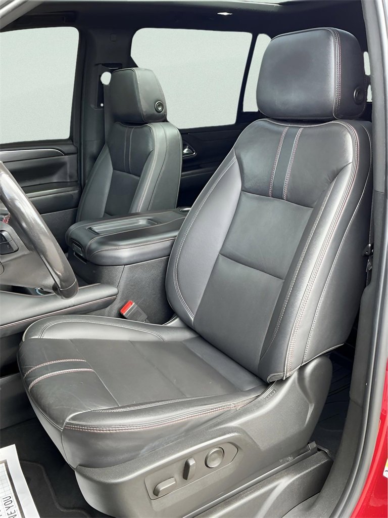 Used 2022 Chevrolet Suburban RST w/ Luxury Package image 35