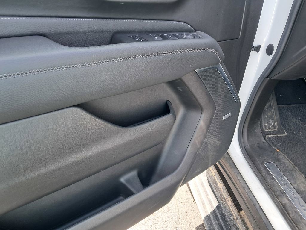 Used 2021 GMC Yukon Denali w/ Denali Premium Package image 12