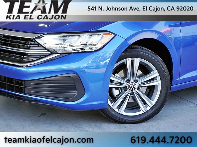 Used 2024 Volkswagen Jetta SE FWD image 3