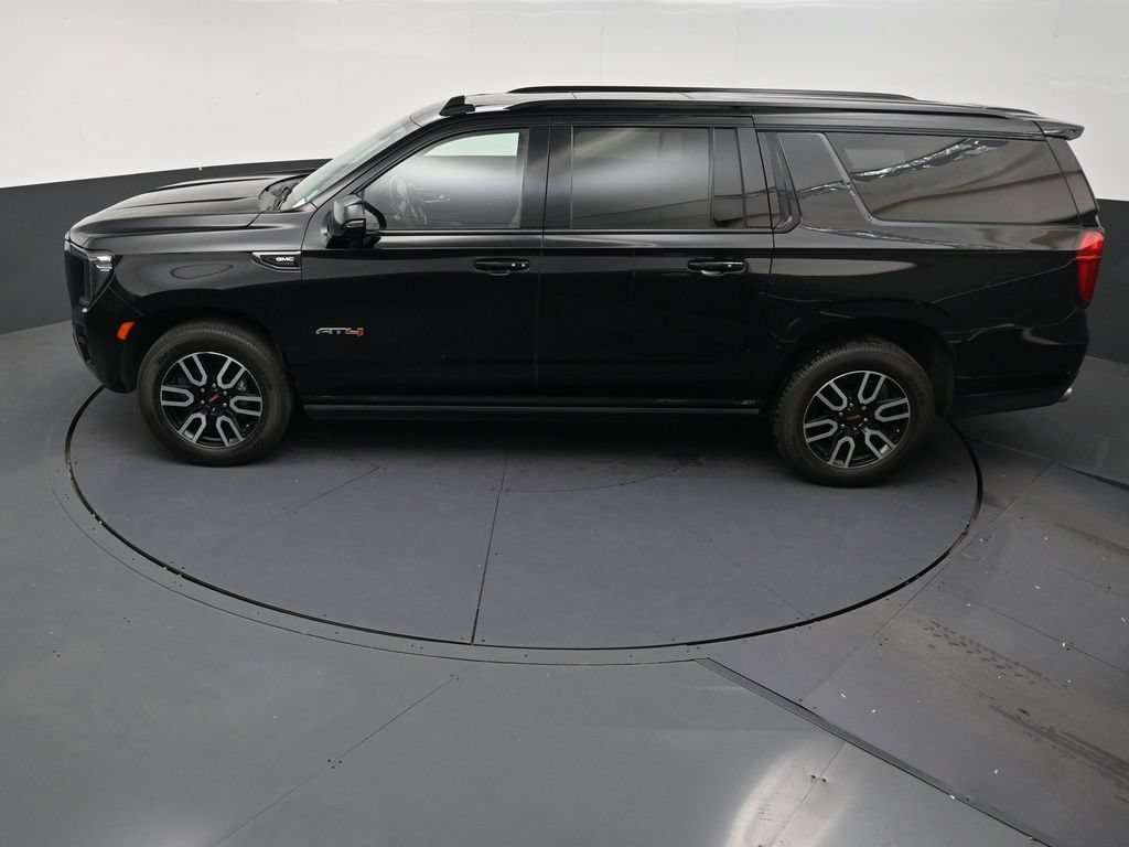 Used 2022 GMC Yukon XL AT4 AWD/4WD image 13