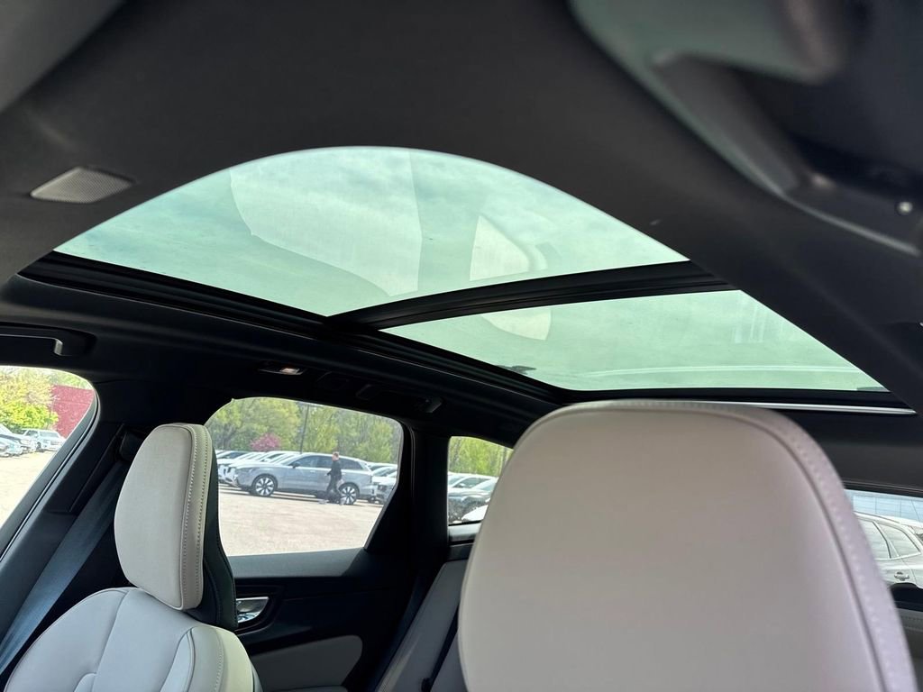 New 2026 Volvo XC60 T8 Plus w/ Protection Package Premier AWD/4WD image 7
