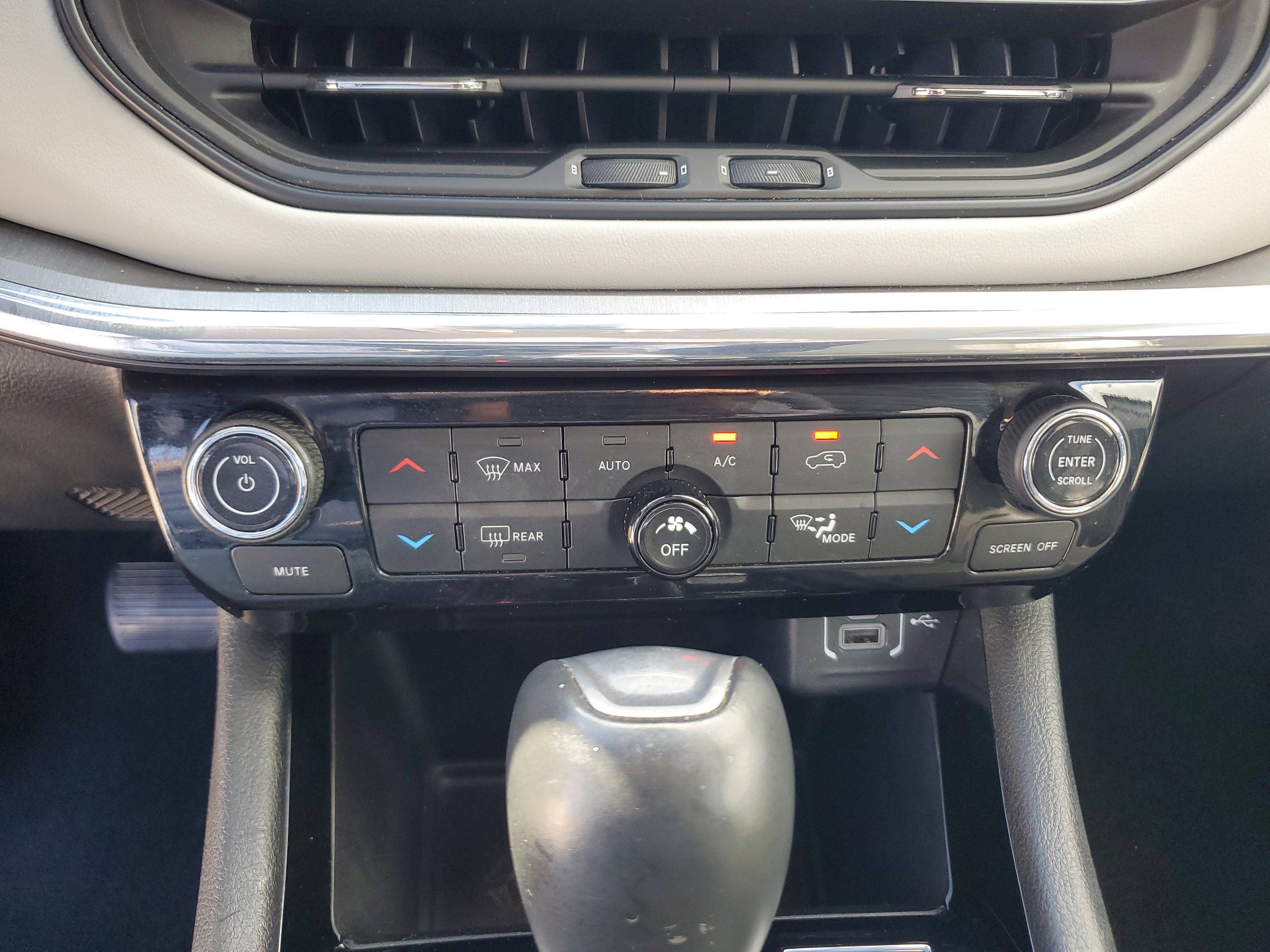 Used 2022 Jeep Compass Limited image 23