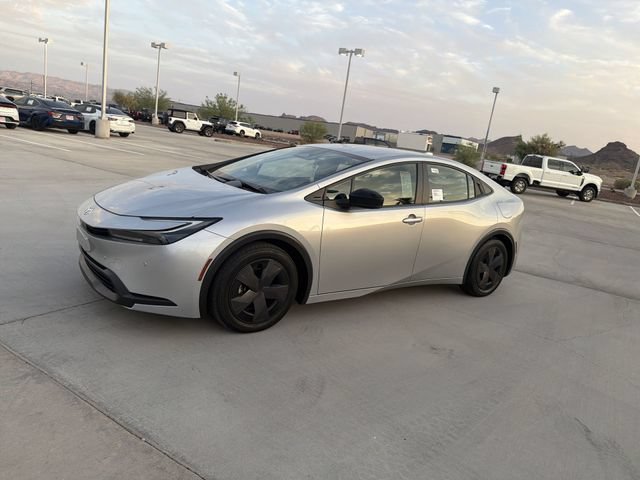 Certified 2025 Toyota Prius LE FWD image 8