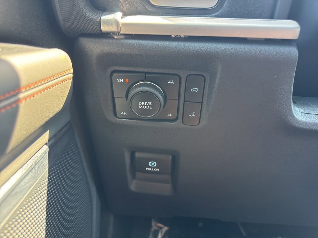 Used 2025 Ford Expedition Active AWD/4WD image 25