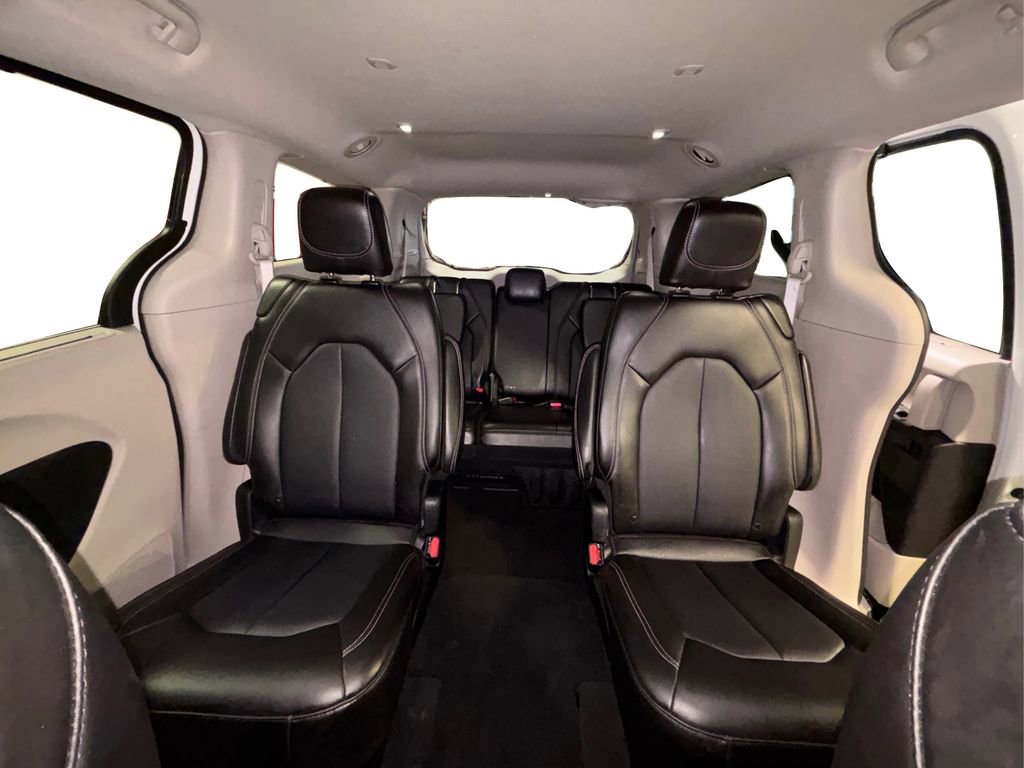 Used 2024 Chrysler Pacifica Touring-L image 22
