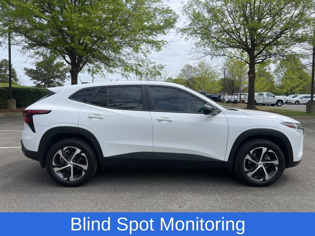 Used 2025 Chevrolet Trax RS w/ Sunroof Package image 5