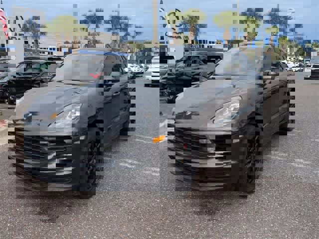 Used 2021 Porsche Macan S w/ Premium Package image 4