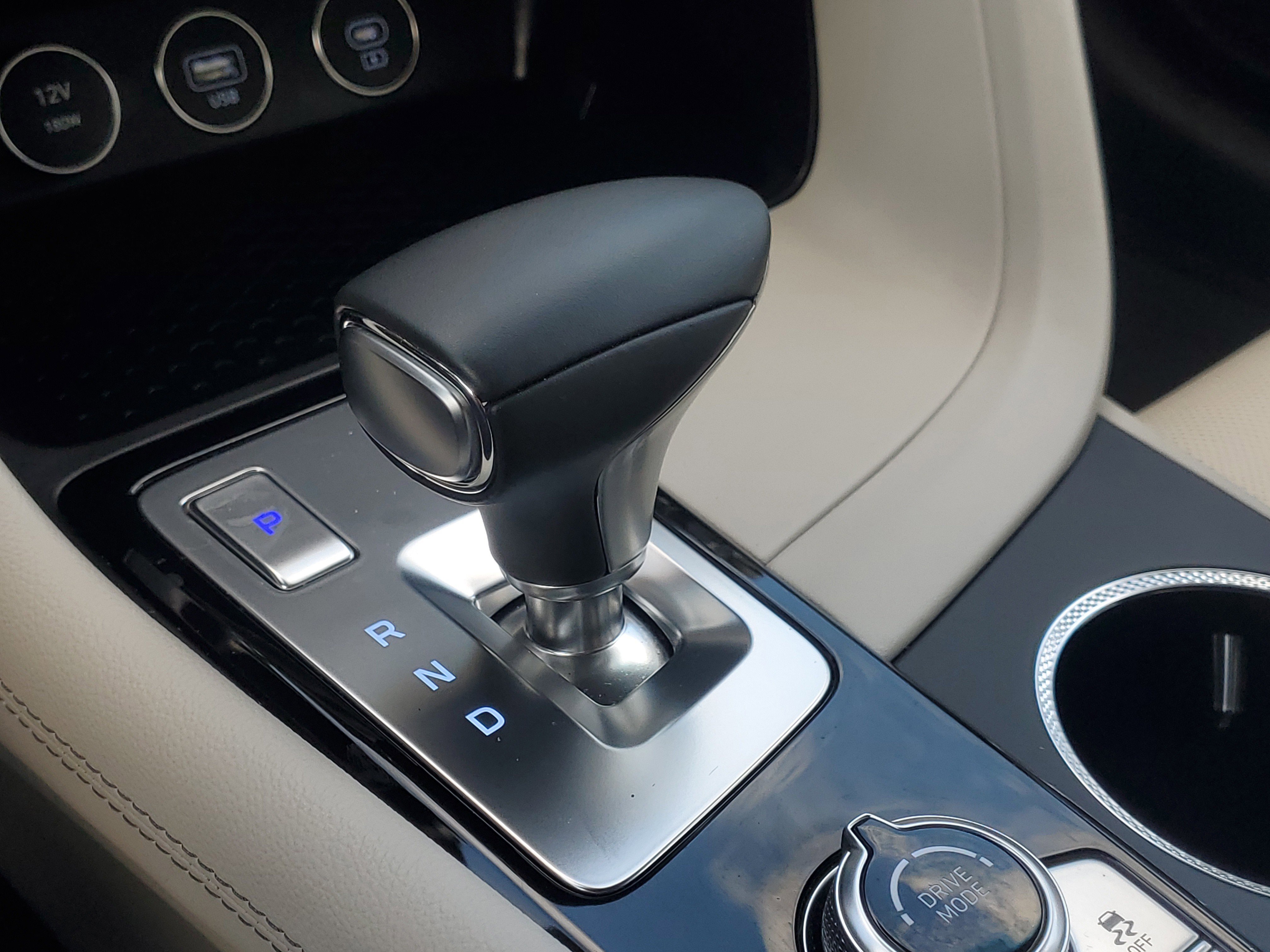 Used 2025 Genesis G70 2.5T image 34