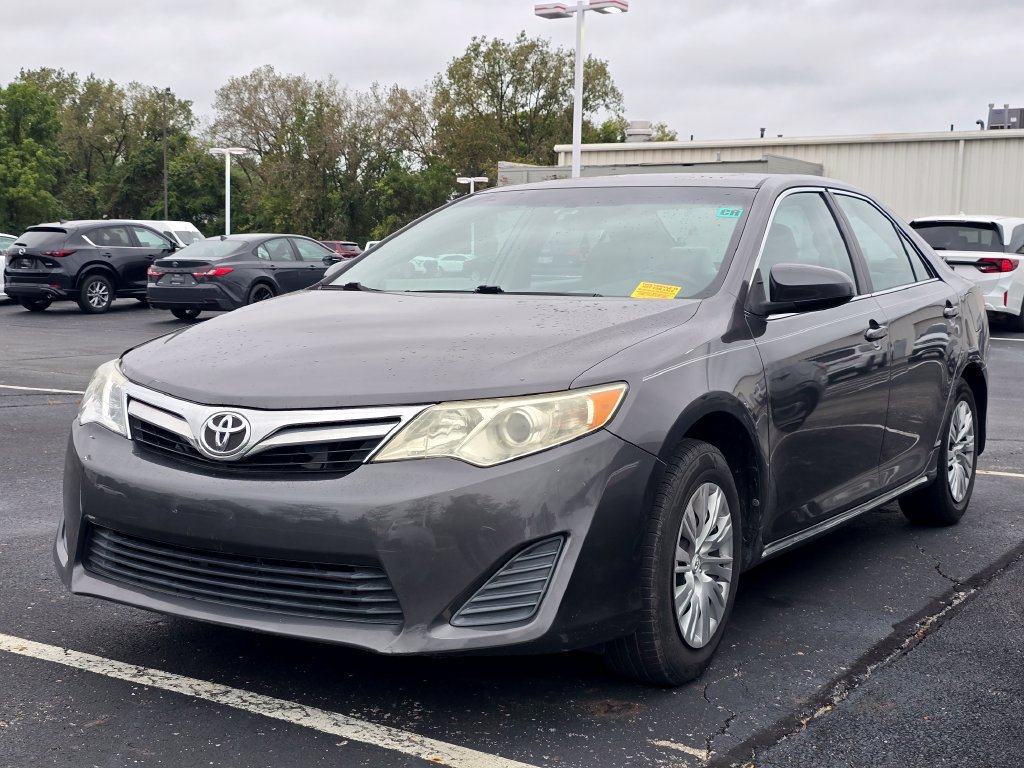 Used 2014 Toyota Camry LE FWD image 3