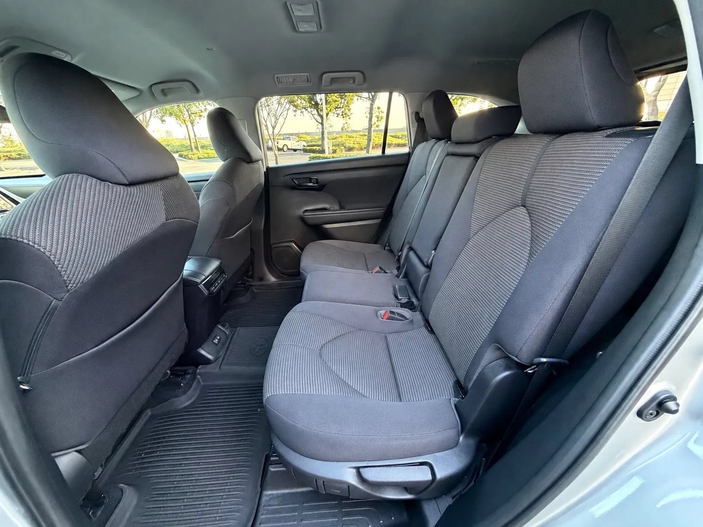 Used 2021 Toyota Highlander L FWD image 13