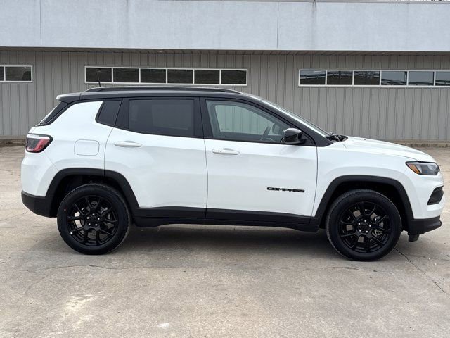 Used 2024 Jeep Compass Latitude w/ Convenience Group image 2