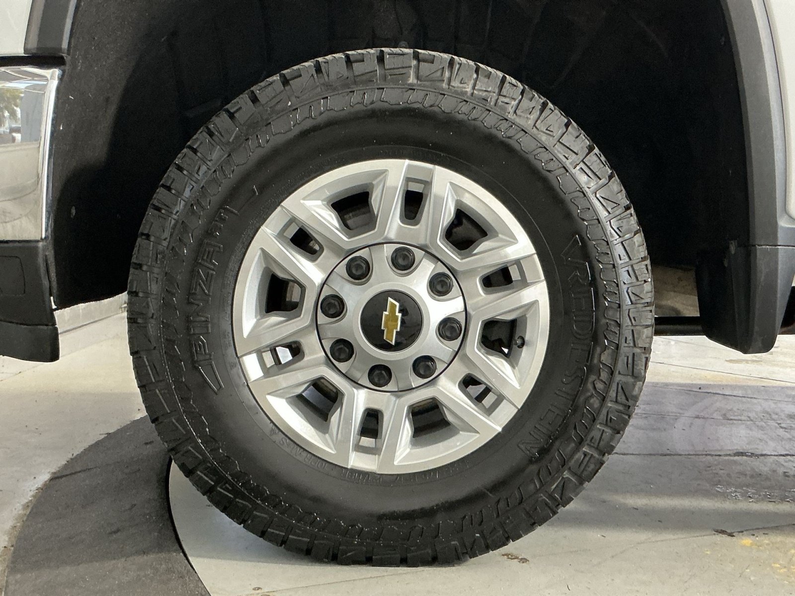Used 2025 Chevrolet Silverado 2500 LT w/ Convenience Package AWD/4WD image 13
