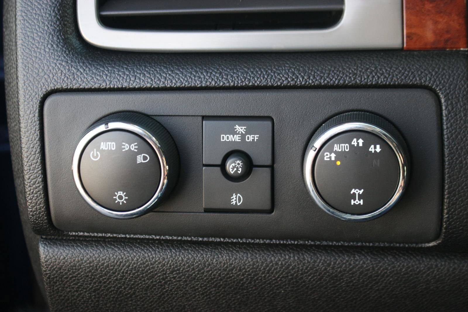 Used 2012 Chevrolet Suburban LTZ image 32