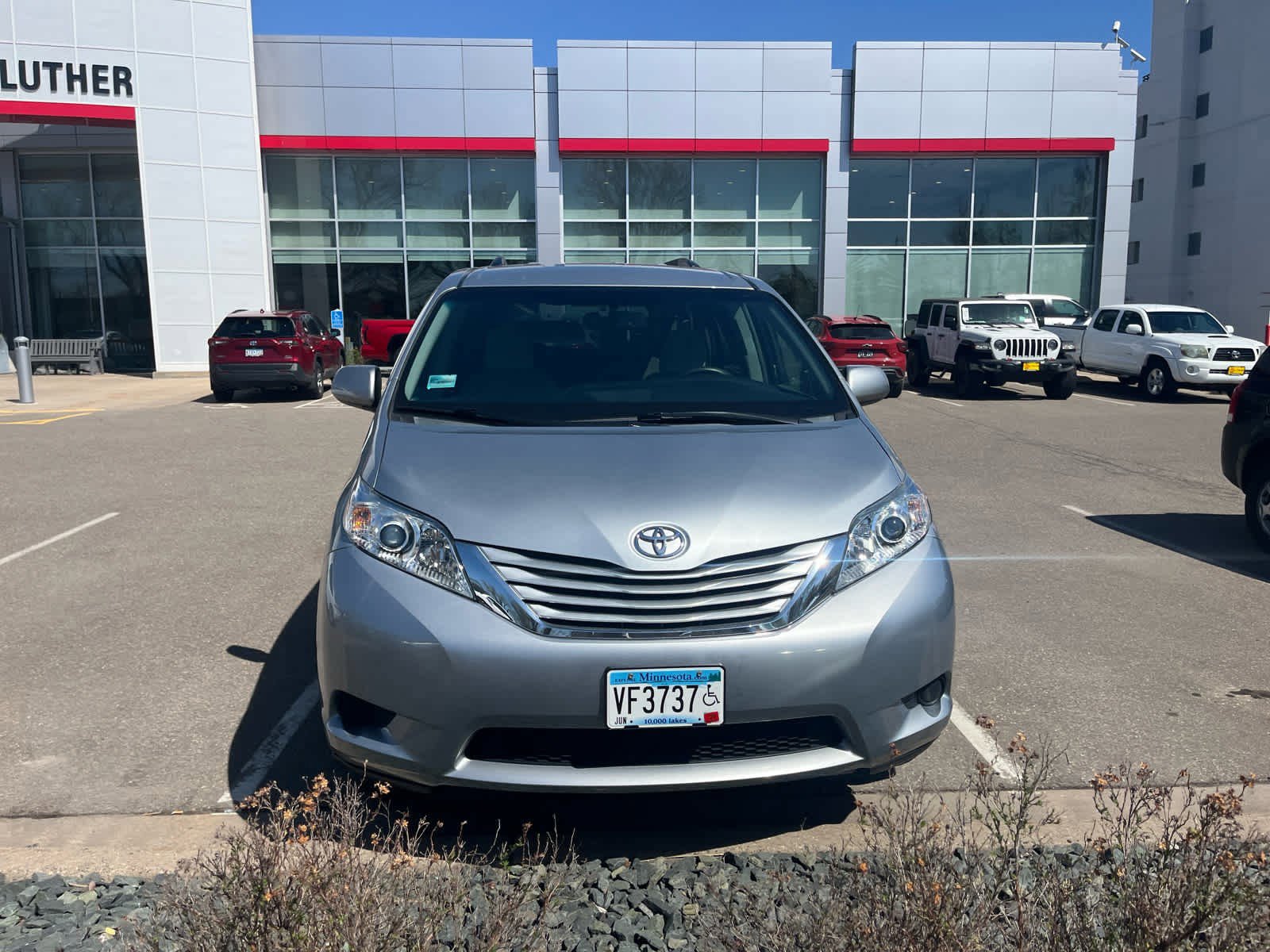 Used 2015 Toyota Sienna LE FWD image 2