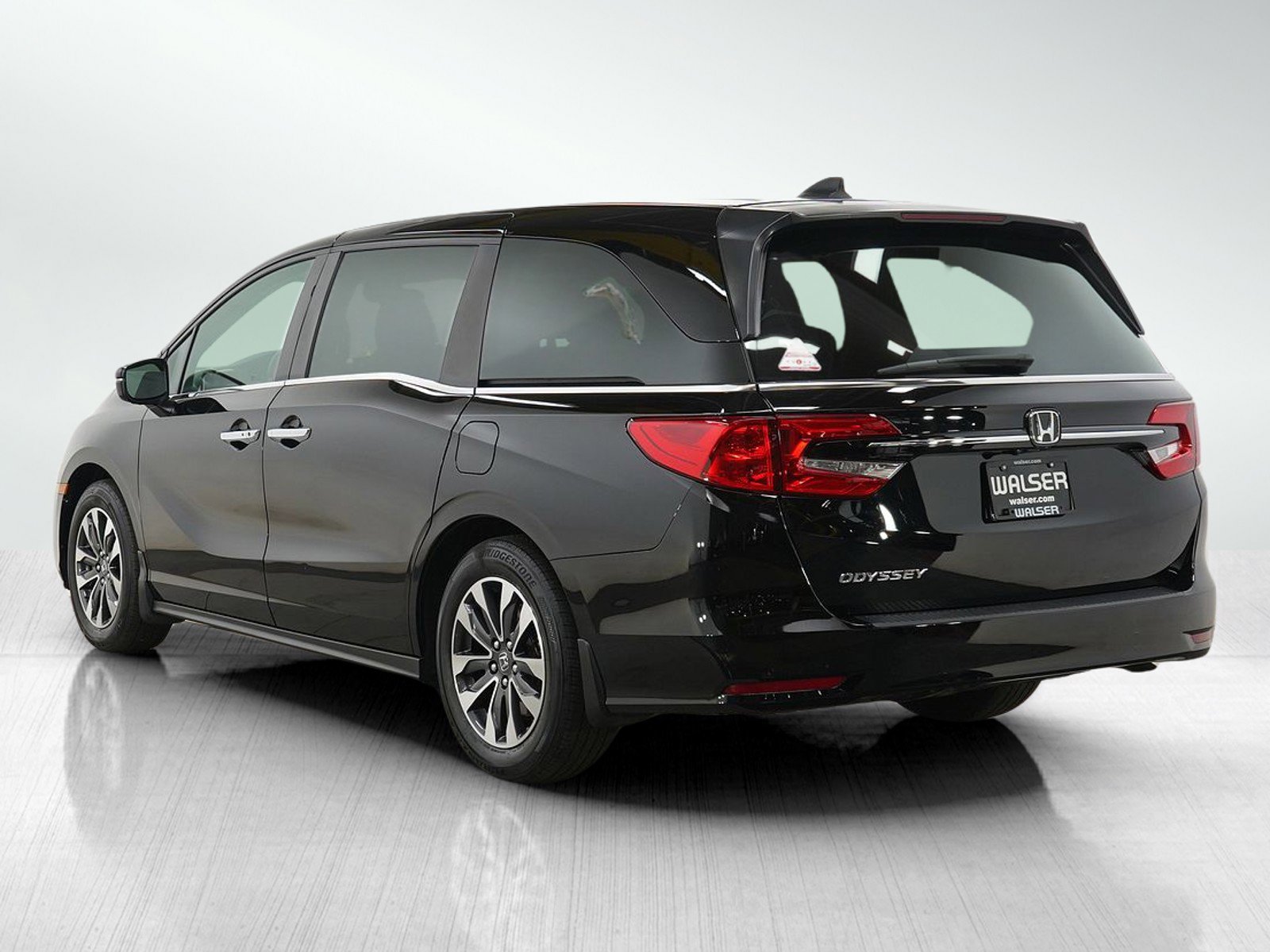 Used 2024 Honda Odyssey EX-L image 3