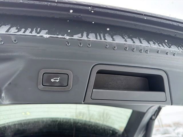 Used 2020 Land Rover Range Rover Velar R-Dynamic S image 9