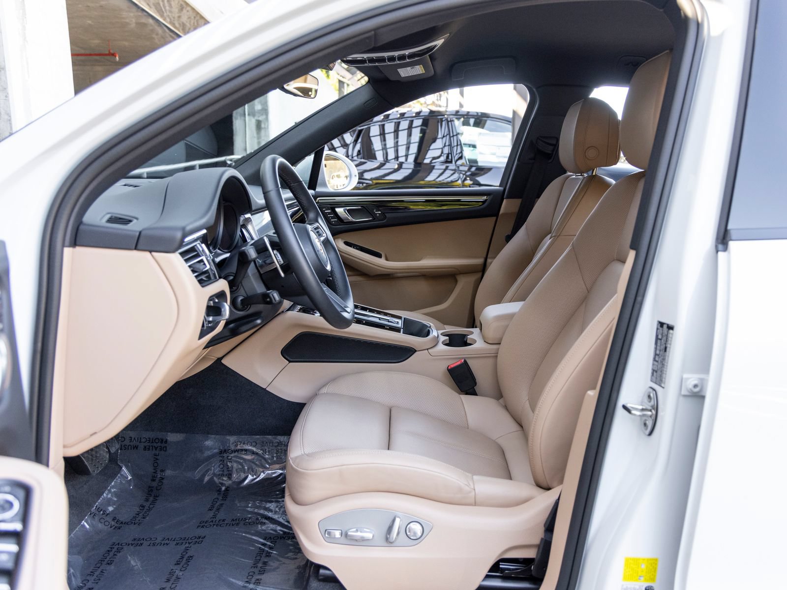 Certified 2026 Porsche Macan AWD/4WD image 31