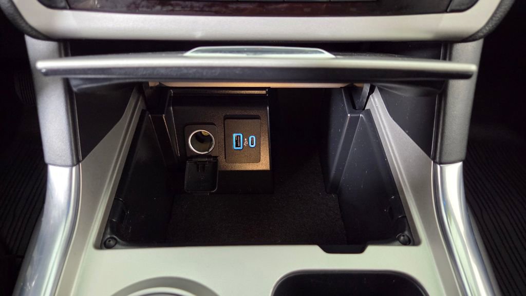 Used 2023 Ford Explorer XLT w/ Equipment Group 202A image 27