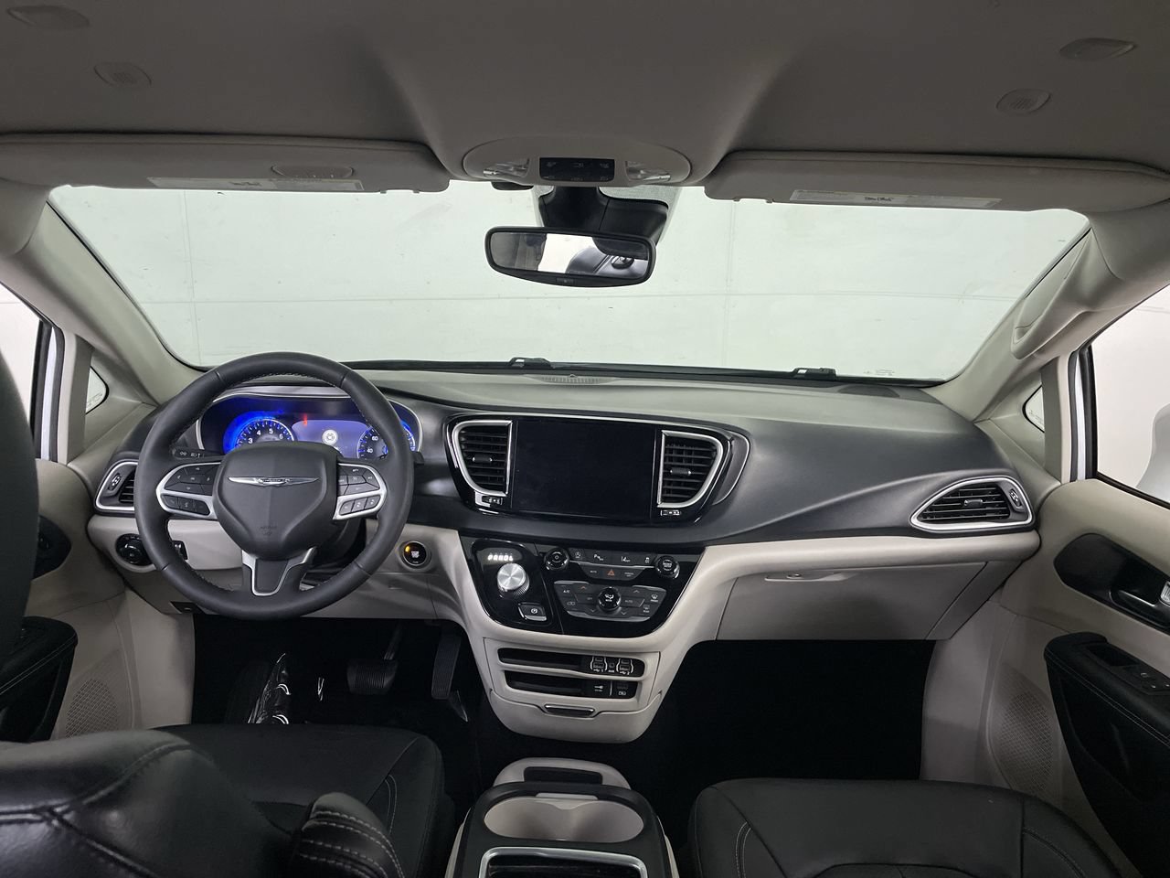 Used 2022 Chrysler Pacifica Touring-L FWD image 26