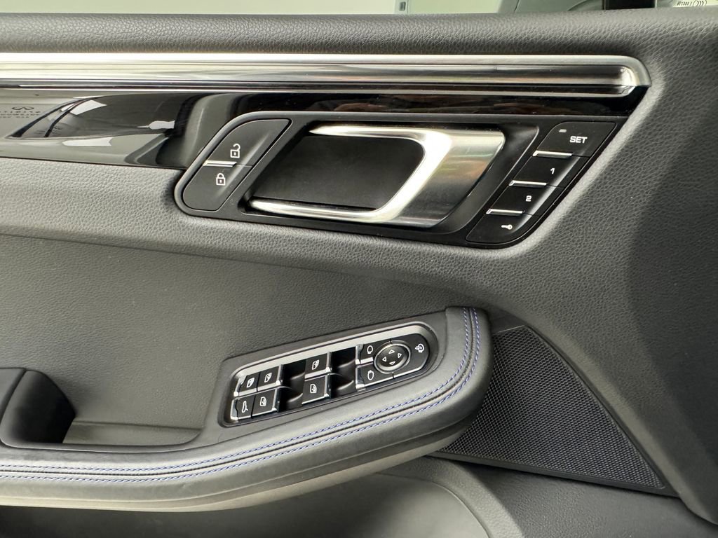 Used 2024 Porsche Macan w/ Premium Plus Package image 28
