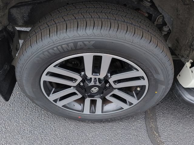 Used 2018 Toyota 4Runner Limited AWD/4WD image 9