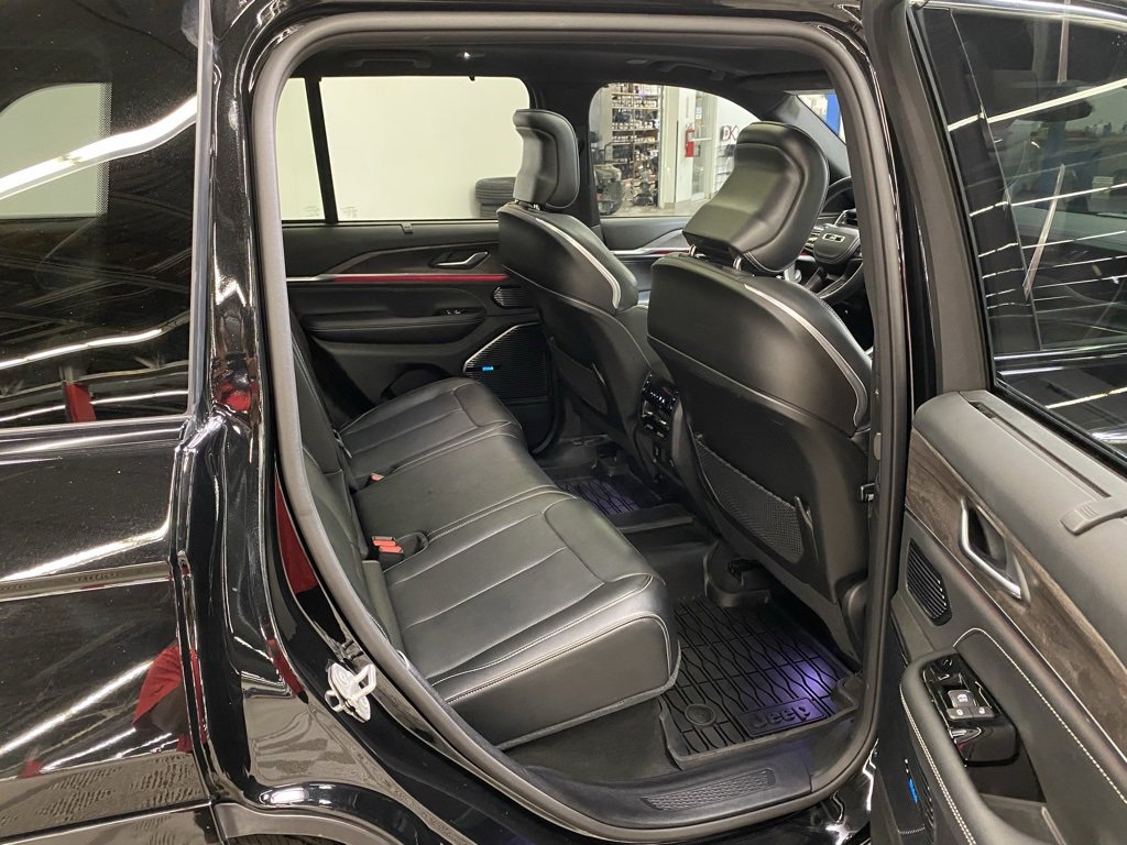 Used 2023 Jeep Grand Cherokee Overland w/ Luxury Tech Group IV image 11