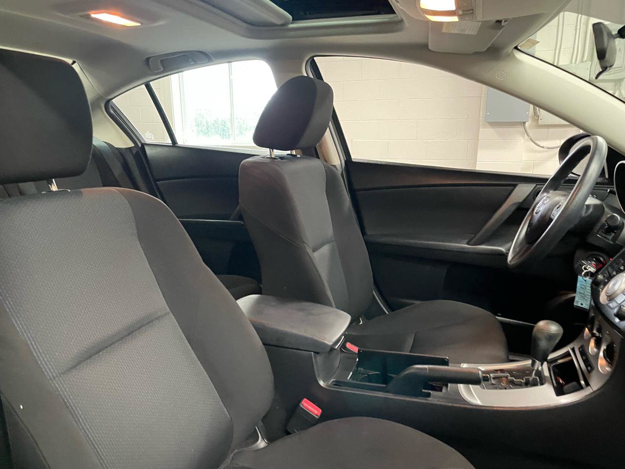 Used 2011 MAZDA MAZDA3 i Touring FWD image 18