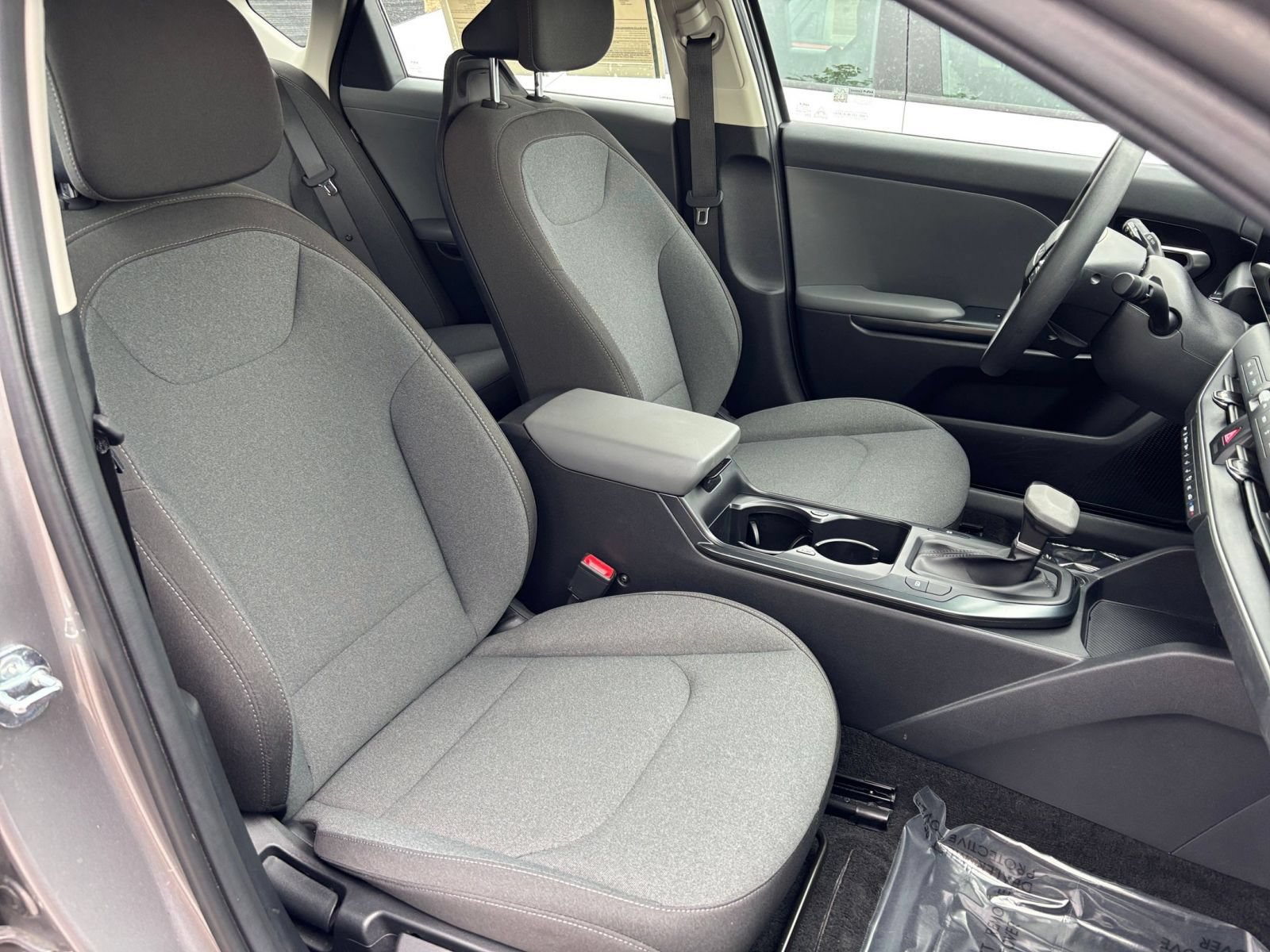 Used 2025 Kia K4 FWD image 36