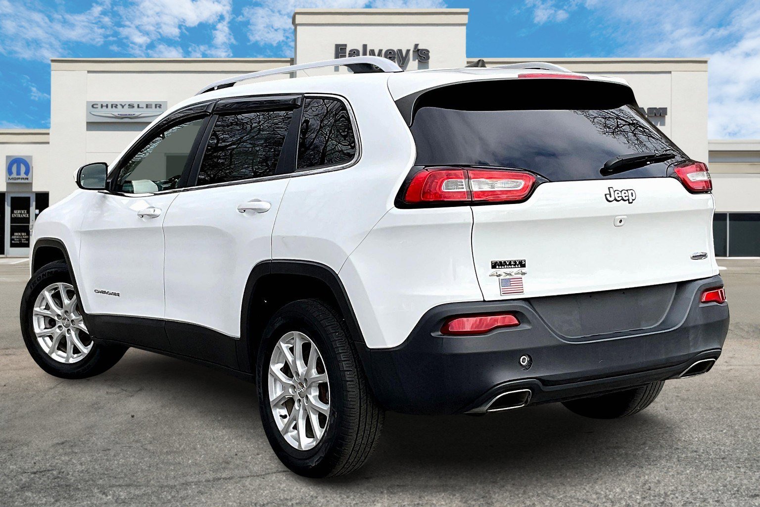 Used 2016 Jeep Cherokee Latitude w/ Cold Weather Group image 12