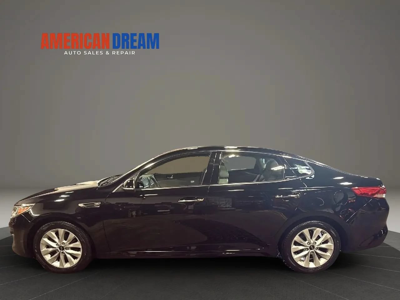 Used 2018 Kia Optima EX w/ Premium Package FWD image 2