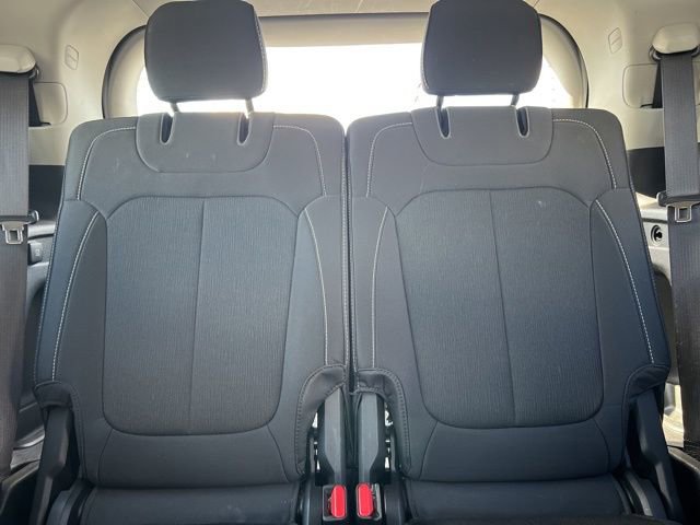 Used 2023 Jeep Grand Cherokee L Laredo image 31