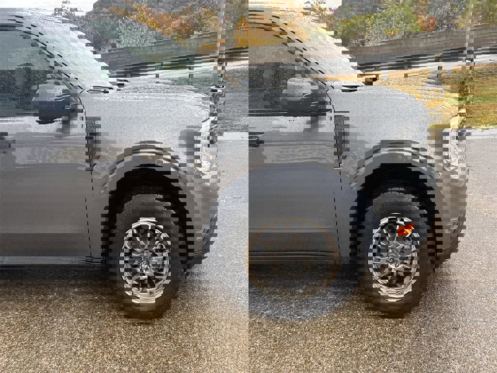 Used 2022 Ford Maverick XL image 2