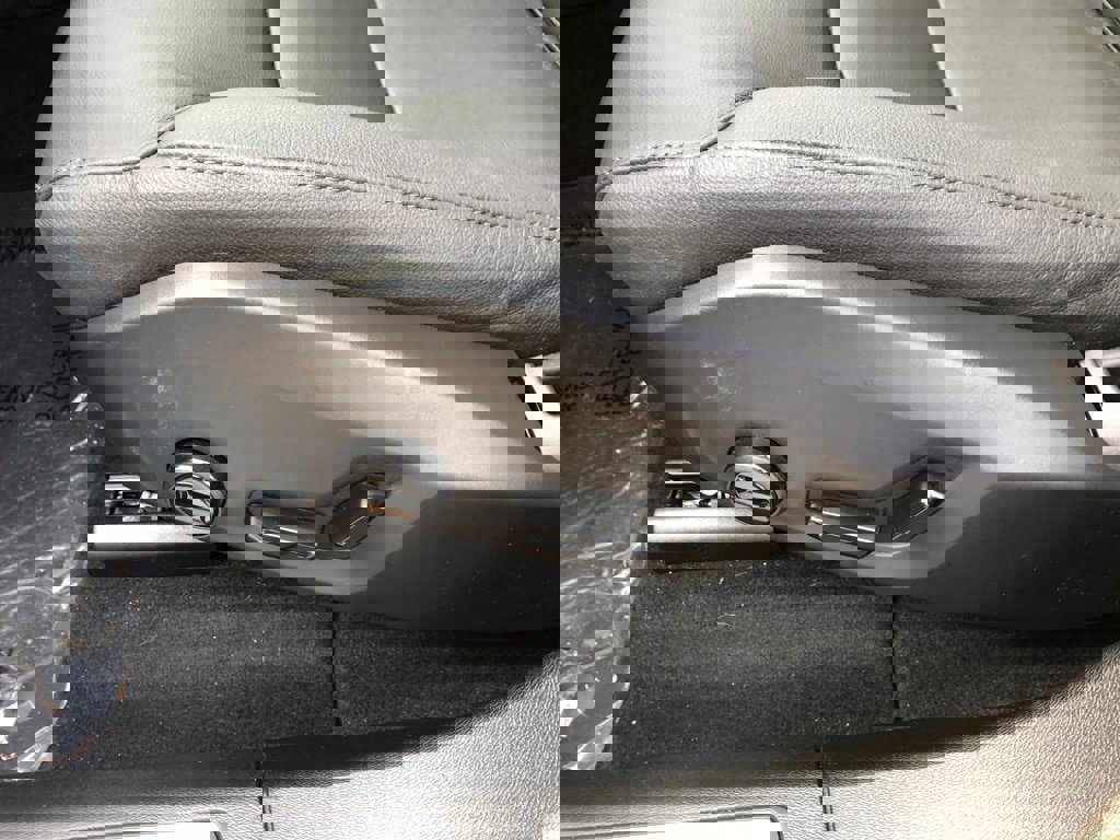 New 2025 Volvo XC60 B5 Core w/ Protection Package Premier image 14