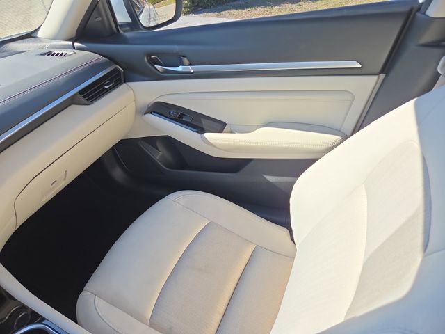 Used 2021 Nissan Altima 2.5 SV w/ SV Premium Package image 14