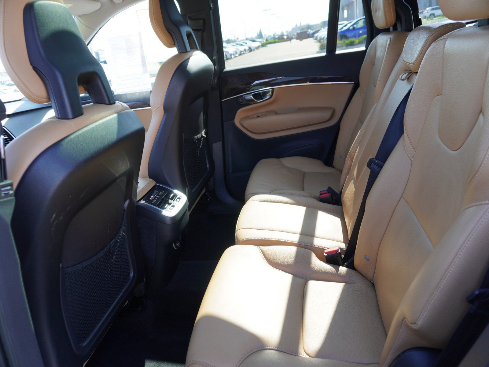 Used 2016 Volvo XC90 T6 Momentum image 14